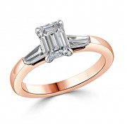 Кольцо для Помолвки с Центральным Бриллиантом 0,40 ct и боковыми Бриллиантами 0,32 ct в Красном Золоте 750 пробы