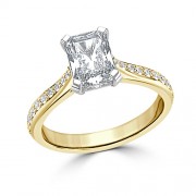 Кольцо для Помолвки из Желтого Золота с Бриллиантом огранки «Радиант» 0,62 ct и россыпью 0,38 ct